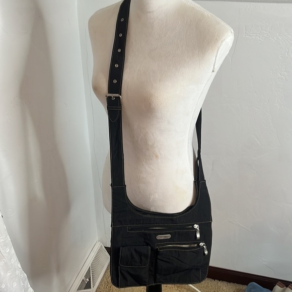 Baggallini Black Nylon Crossbody bag with built in wallet BP4424C - Picture 11 of 15